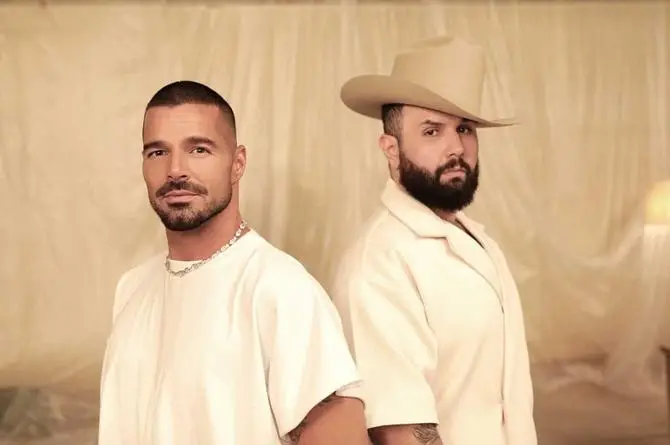 Ricky Martin y Carin León, juntos en la nueva versión de 'A medio vivir' (+video) 